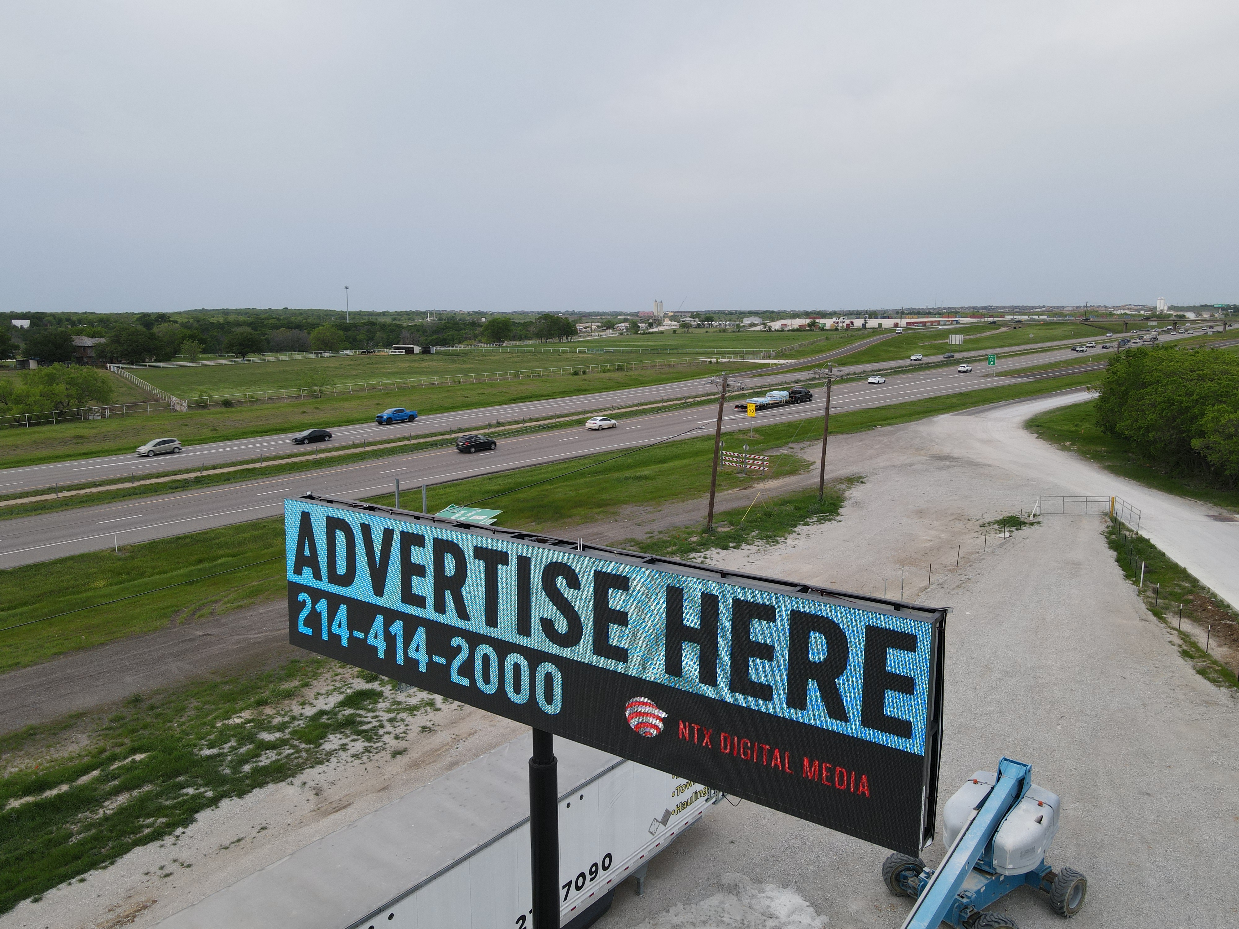 US 75 Central Expressway Billboard by Lamar Outdoor with Cracker Barrel using an Extension